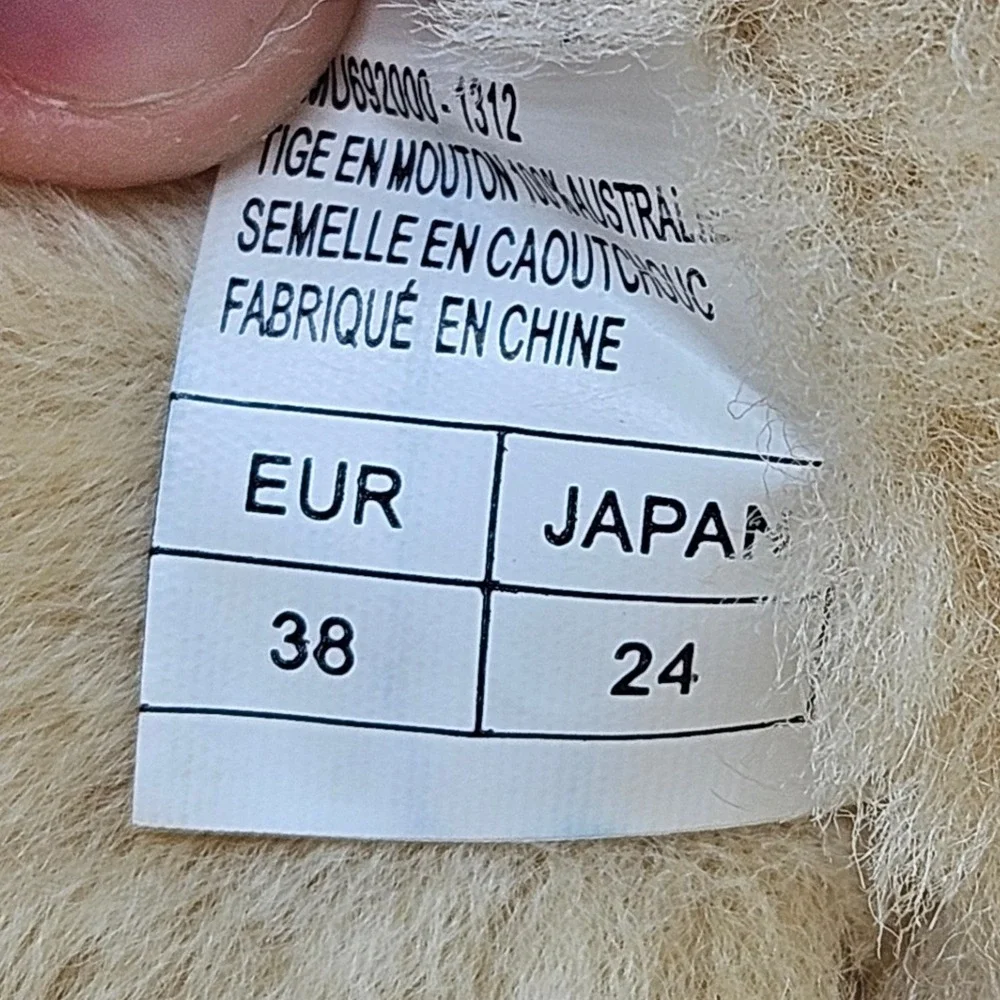 NWTs EMU Australia‎ Stinger Lo Sheepskin Boots Tan Suede Cozy Winter Warm Size 7
